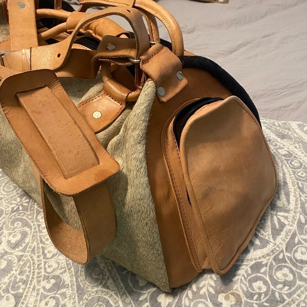 Cowhide leather duffel bag NWOT - Picture 5 of 5